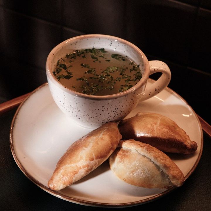Куриный бульон с пирожками