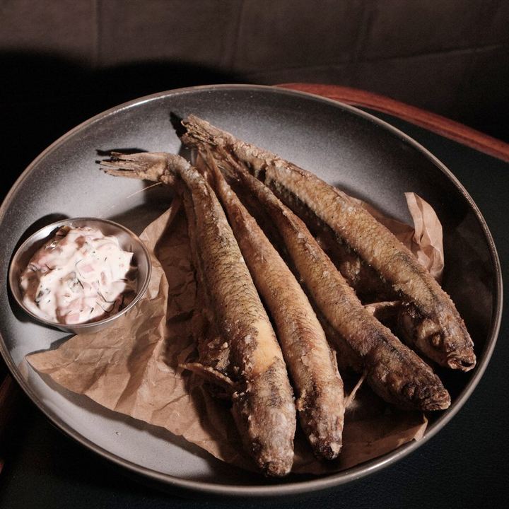 Жареная корюшка с соусом тартар
